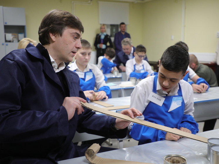Министр просвещения России провел урок труда для ставропольских школьников