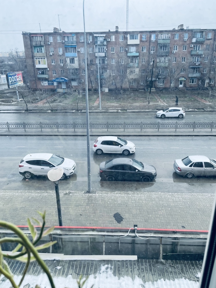 В Астрахани из-за шквалистого ветра произошло 17 обрывов электросети