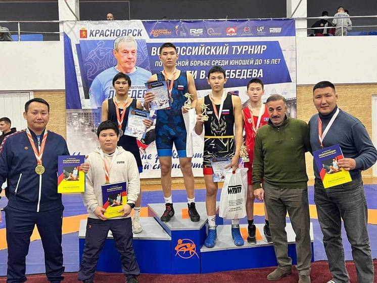 Якутские спортсмены принесли три золотые медали во всероссийском турнире по вольной борьбе
