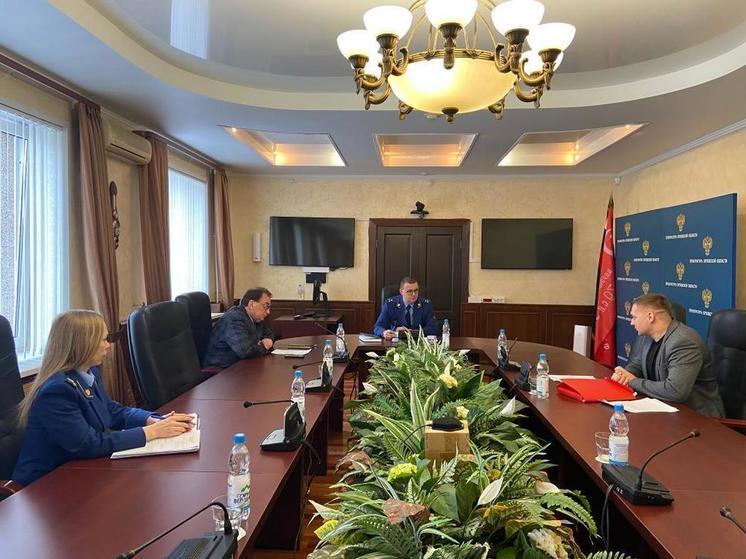 В Орле с ИП не расплатились за монтаж и демонтаж праздничной атрибутики