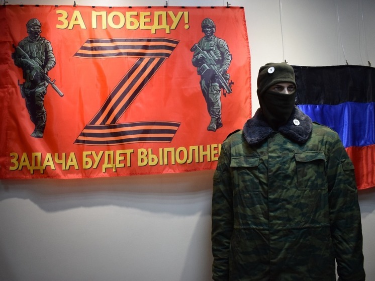  В Корсакове открылась выставка о героях спецоперации