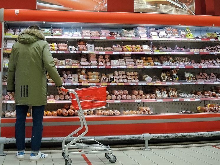В Госдуме предложили позволить россиянам употреблять продукты в магазине до оплаты