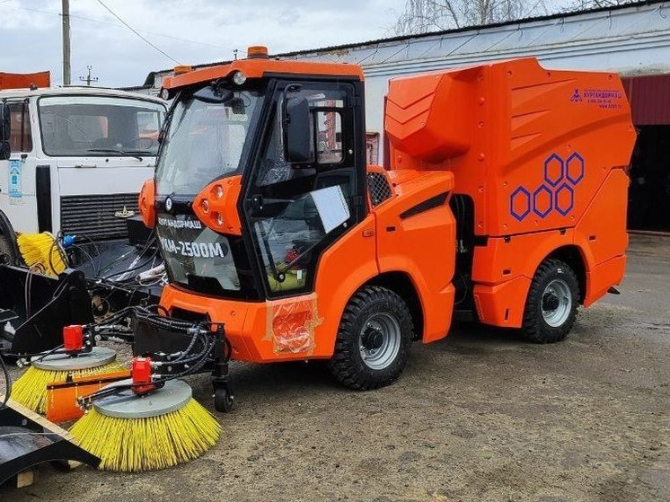 В Каховский округ доставили новую коммунальную технику