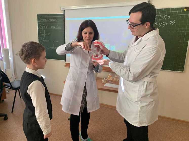 Пензенские стоматологи назвали вредные привычки, которые портят зубы