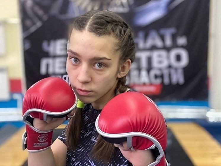 Гимназистка из Брянского района победила в соревнованиях по MMA