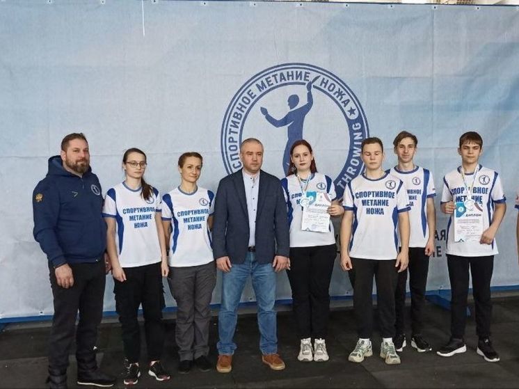 Подмосковные спортсмены получили медали на турнире по метанию ножа