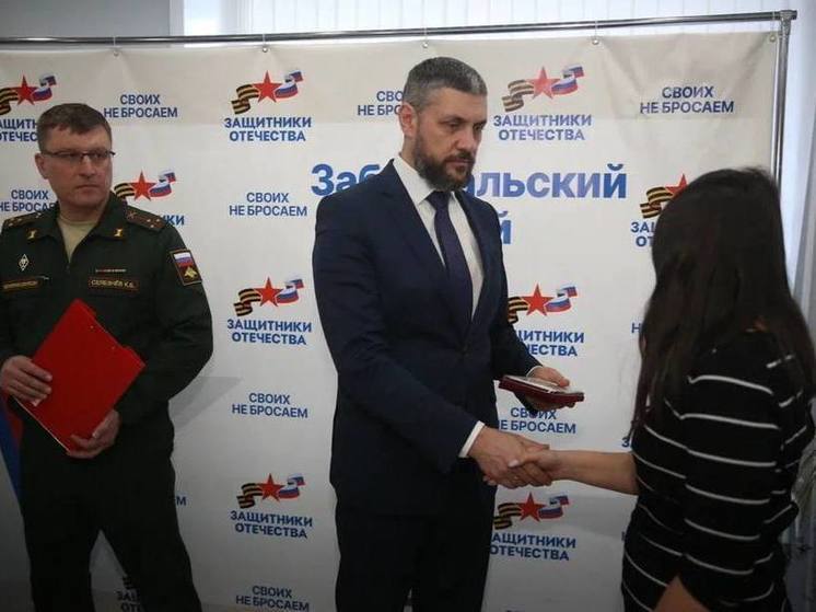 Осипов вручил 9 орденов Мужества семьям погибших на СВО военных из Забайкалья