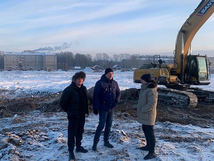 Для попадания в сроки строительства школ в Кировской области добавят людей и техники