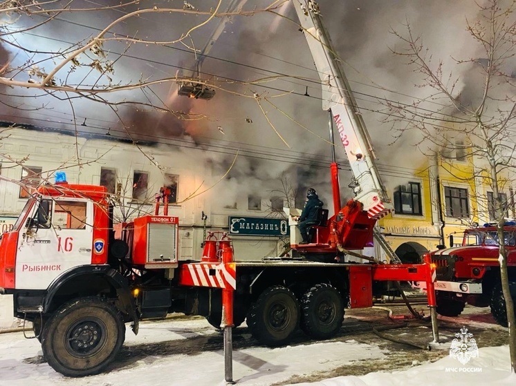 В Рыбинске продолжается разбор пожарища Мучного двора