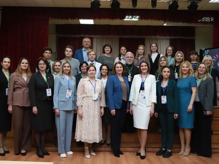 В муниципальном этапе конкурса «Учитель года» победила педагог липецкой гимназии