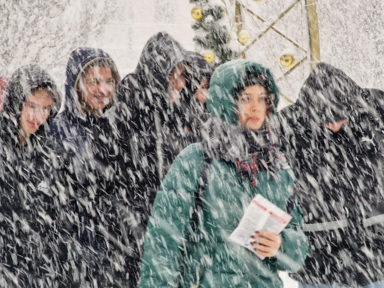Циклон «Ольга» обрушился на Москву: фото снежного армагеддона в столице