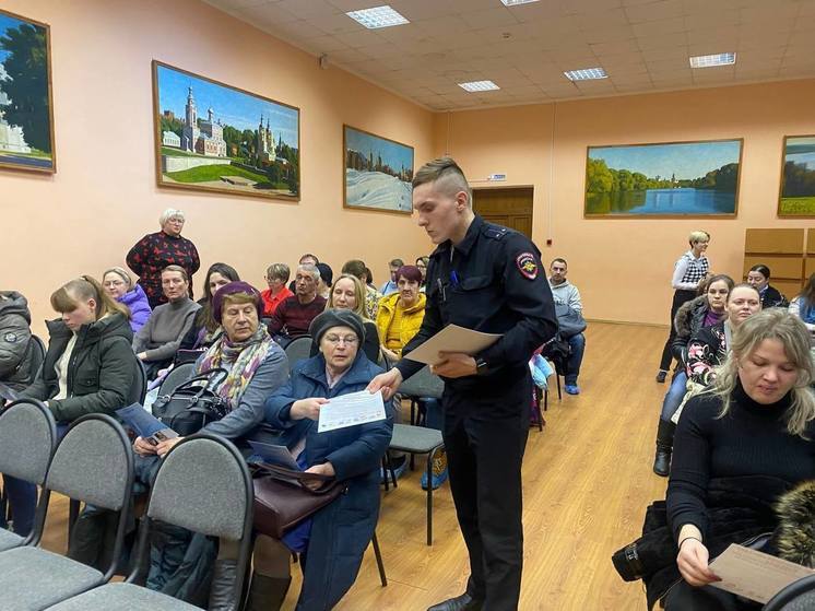 Инспекторы Госавтоинспекции Серпухова встретились с родителями школьников