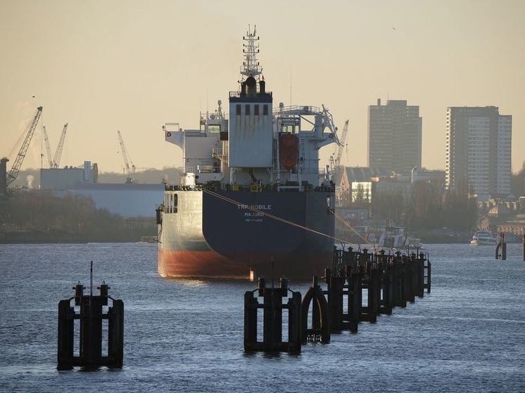 Страны G7 хотят заставить РФ перевозить нефть западными танкерами