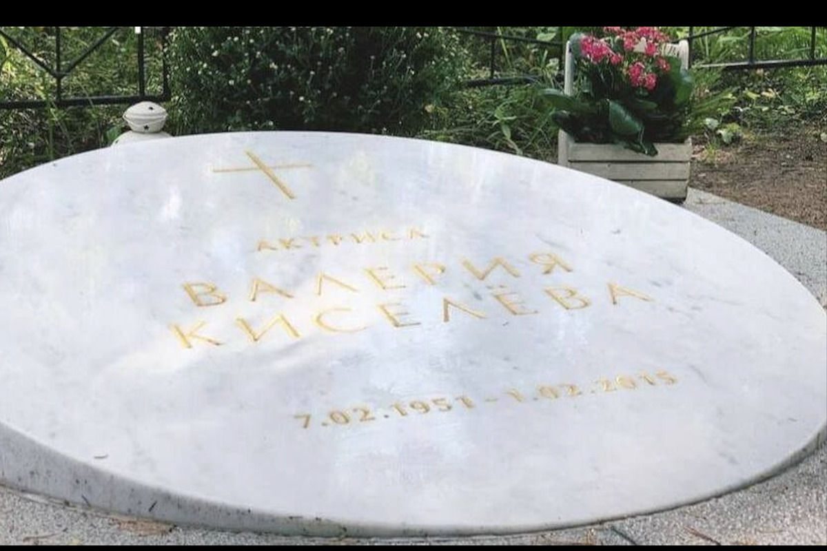 Ivan Urgant showed his mother's grave