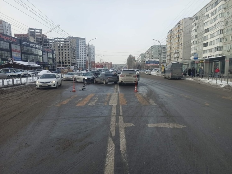 Виновник массовой аварии на омском Левобережье сбежал с места ДТП