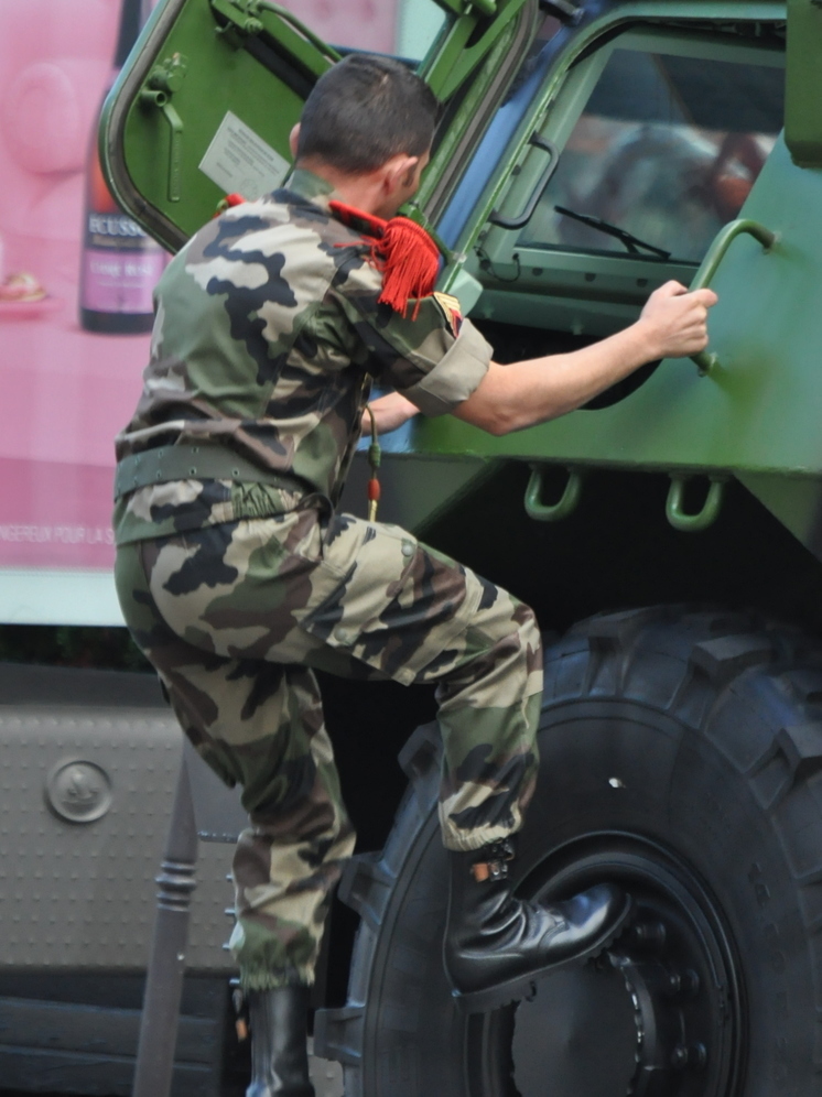 Посол Мешков заявил, что объяснения Франции о наёмниках  доходят до смешного
