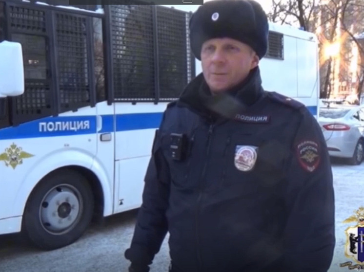 Автобус ППС курирует улицы Хабаровска и доставляет нарушителей порядка в отделы полиции