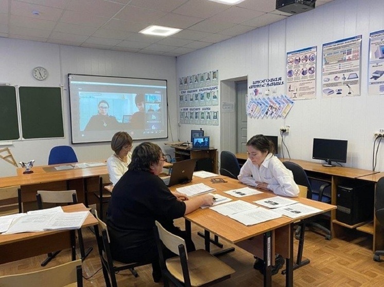 Педагоги Калмыкии провели онлайн-семинар для коллег и учащихся из ЛНР