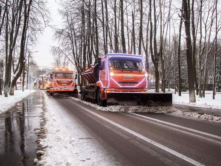 В Москве начинается уборка дорог после снегопада