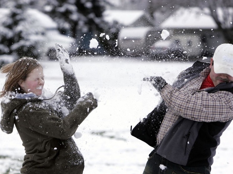 Школьник едва не лишился зрения после атаки снежками