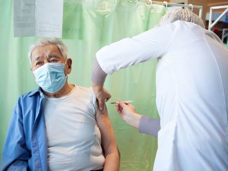 В Кыргызстан прибыло более 20 тысяч доз вакцины от COVID-19