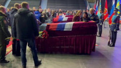 В Оренбурге простились с погибшими пилотами сбитого под Белгородом Ил-76: кадры церемонии