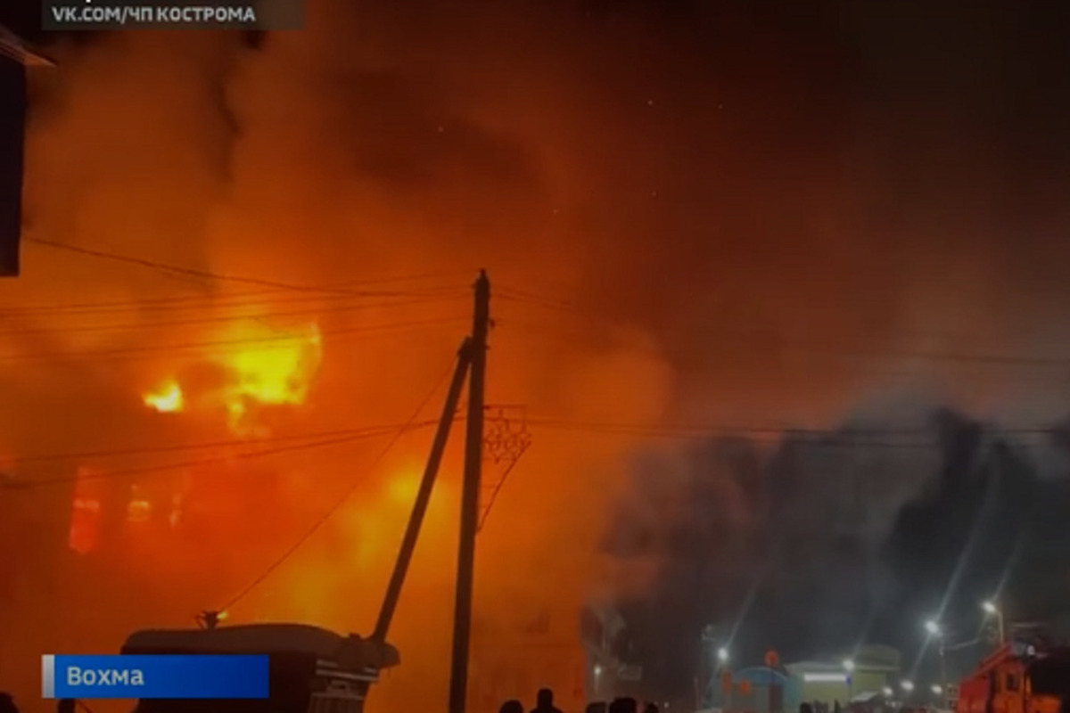 Костромские пожары: в поселке Вохма сгорели парикмахерская и универмаг