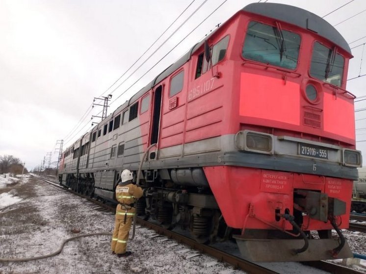 В Курской области загорелся тепловоз на станции Ржава