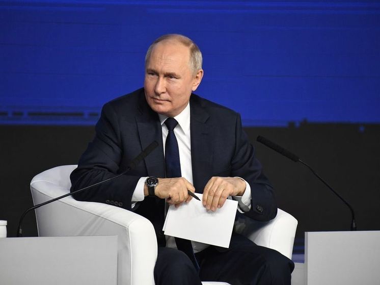 Песков: Путин дал интервью Такеру Карлсону на русском языке