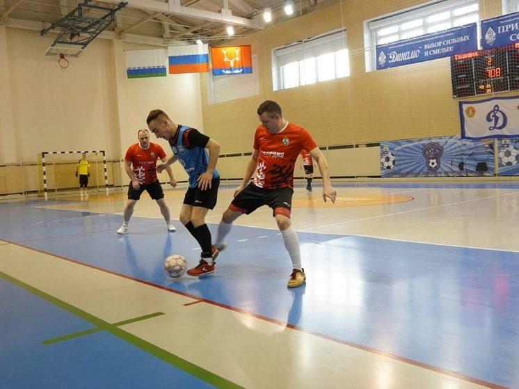 Мини-футболисты Росгвардии в «сухую» обошли МЧС в НАО