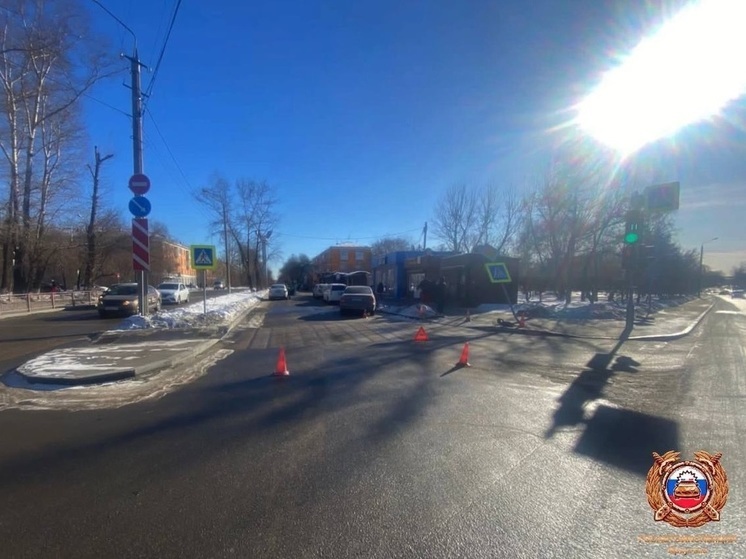 Водитель сбил женщину на тротуаре в Иркутске и скрылся с места аварии