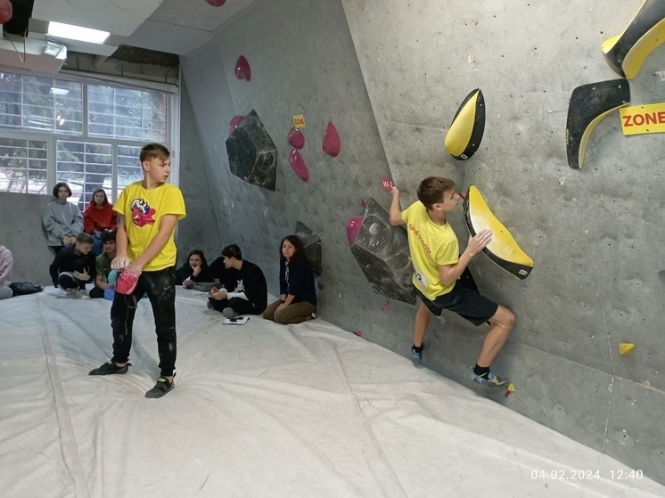 Спортсмены ДНР приняли участие в состязаниях по скалолазанию