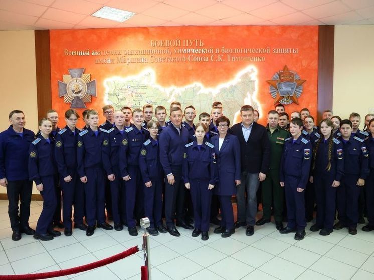 Андрей Турчак посетил в Костроме Клуб юных летчиков, космонавтов и десантников