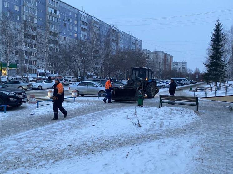 В Барнауле дорожные службы перешли на круглосуточный режим работы