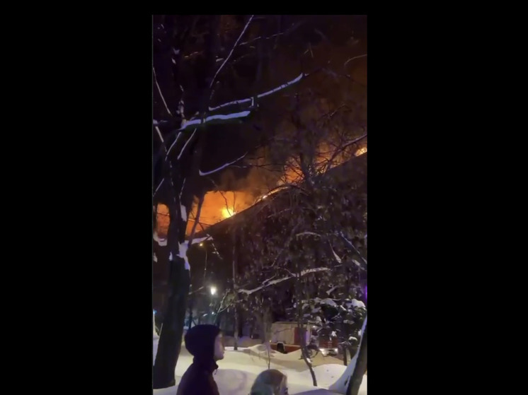 В Москве пожар в жилом доме на улице Черняховского полностью потушен