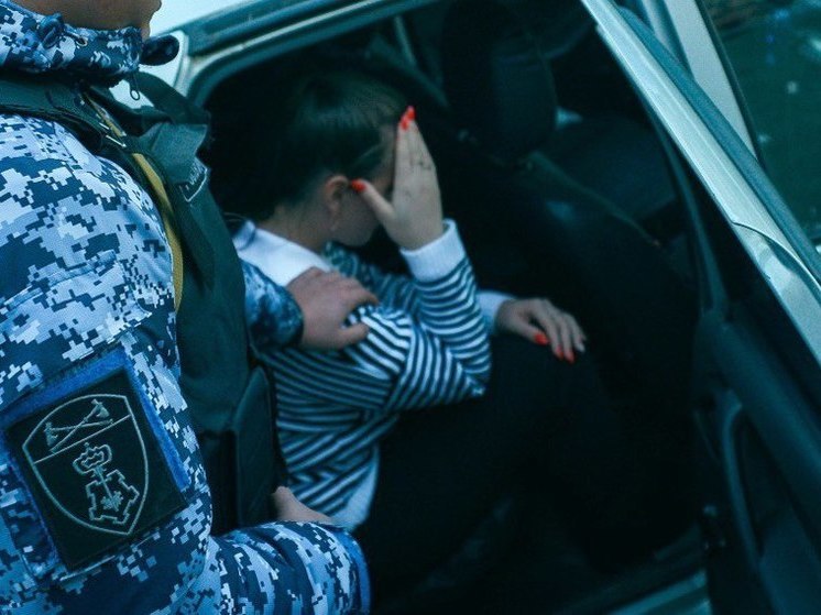 Пензячка накинулась с кулаками на бармена в ночном заведении