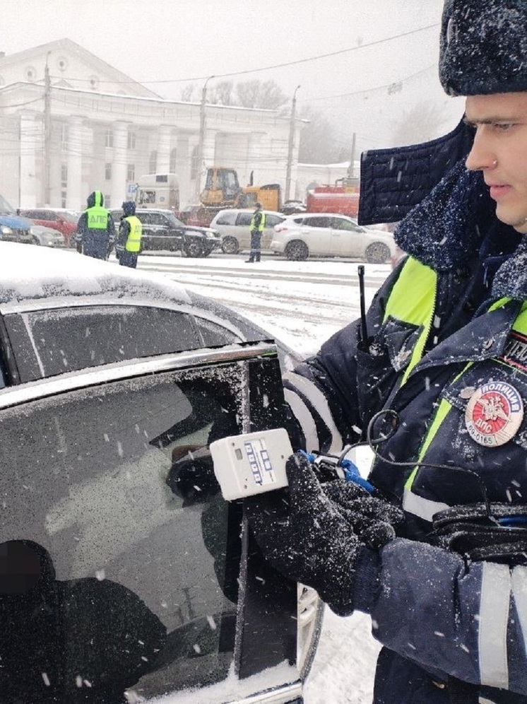В Твери за два часа автоинспекторы растонировали 8 автомобилей