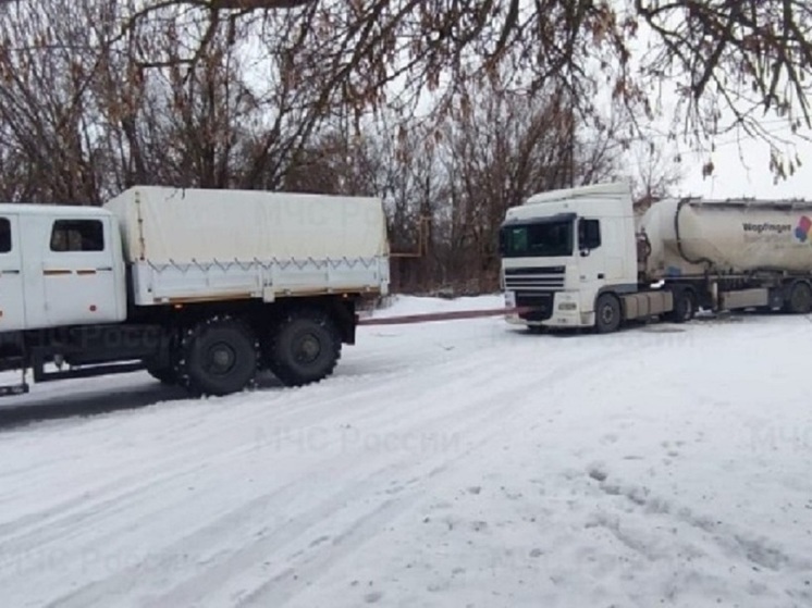 На орловской трассе застрял цементовоз