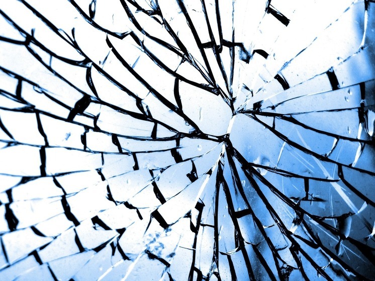 Житель Сортавалы разбил стекла машины соседа за перекрытый проход