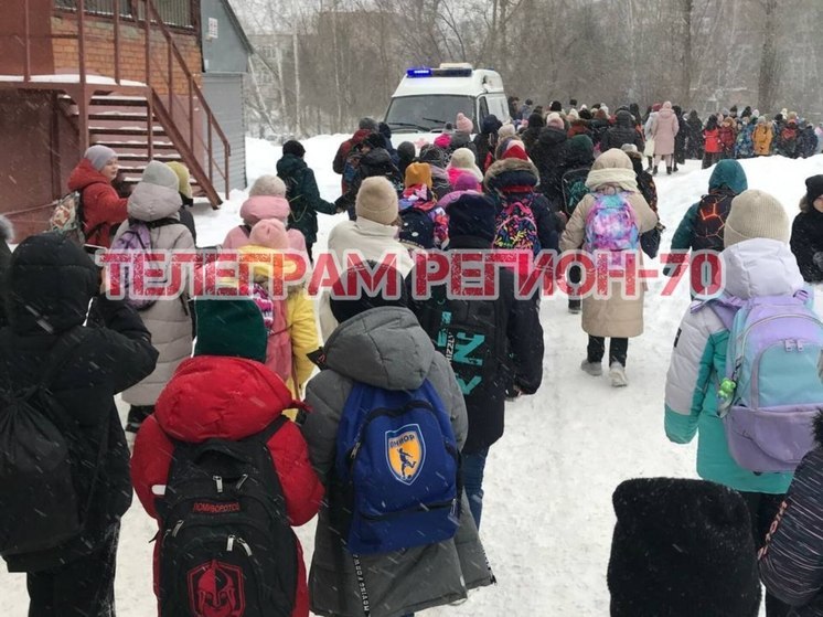 «Было три звонка»: ученики 40-й школы Томска рассказали подробности эвакуации