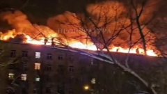 Страшный пожар охватил "сталинки" на севере Москвы: видео трагедии