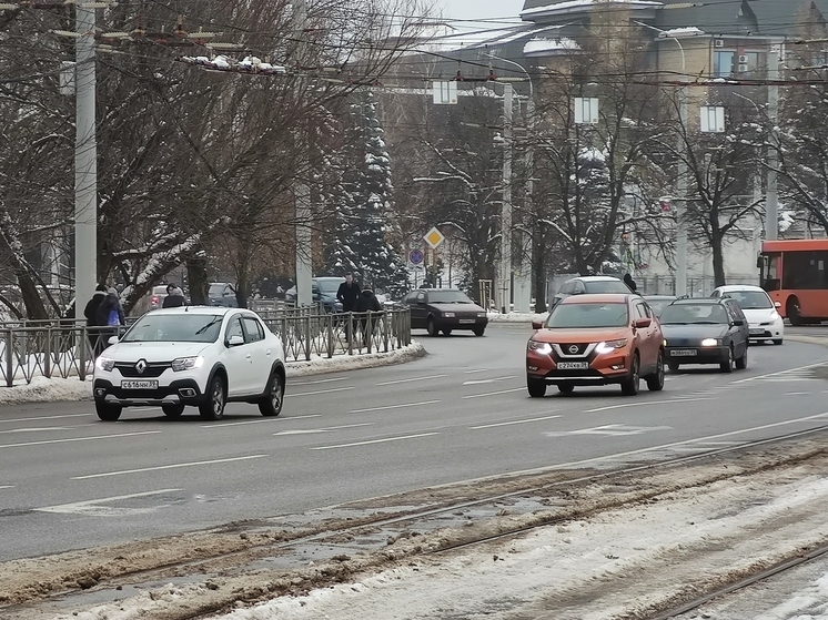 На улицы Калининграда за сутки высыпали 9 тонн песко-соляной смеси