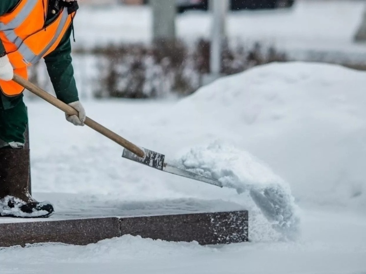 В Ярославле повысили зарплату дворникам
