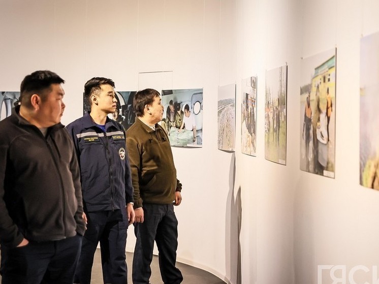В Якутске начала работу фотовыставка спасателя «Люди и стихия»