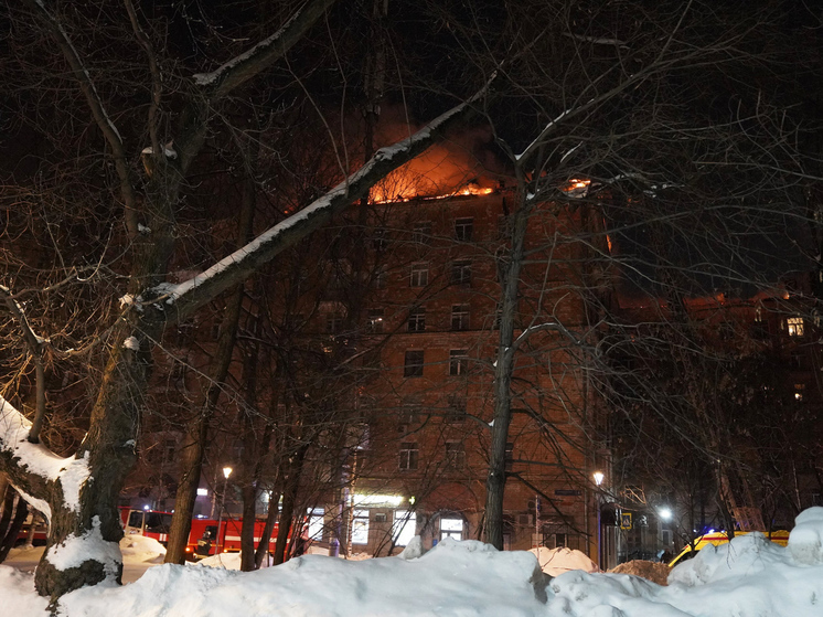 Жильцы дома на Черняховского рассказали о причинах быстрого распространения пожара