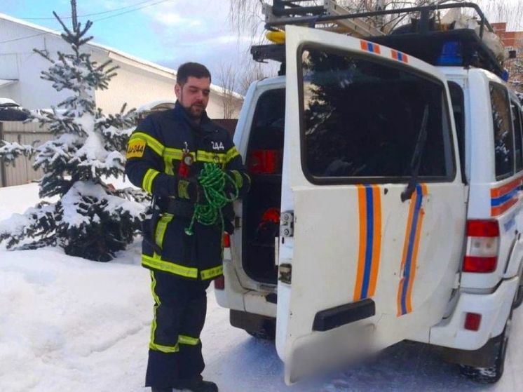 Спасатели освободили мужчину, запертого в доме без ключей и связи