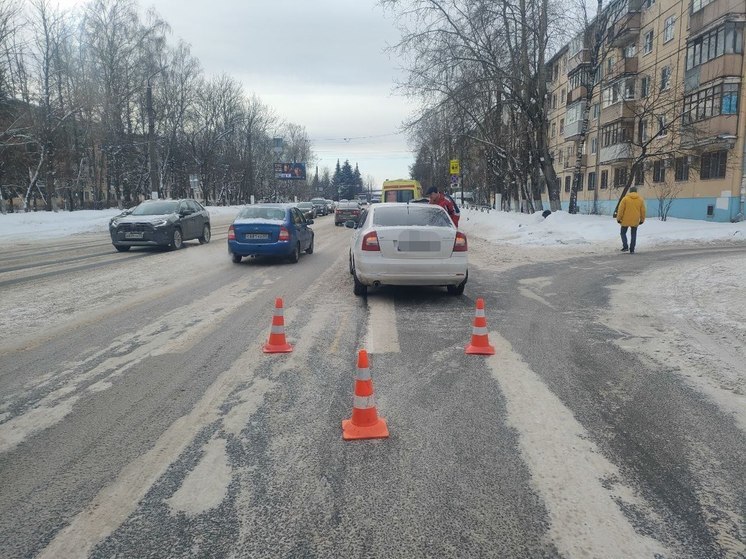 В Твери водитель не успел остановиться и сбил мужчину на переходе