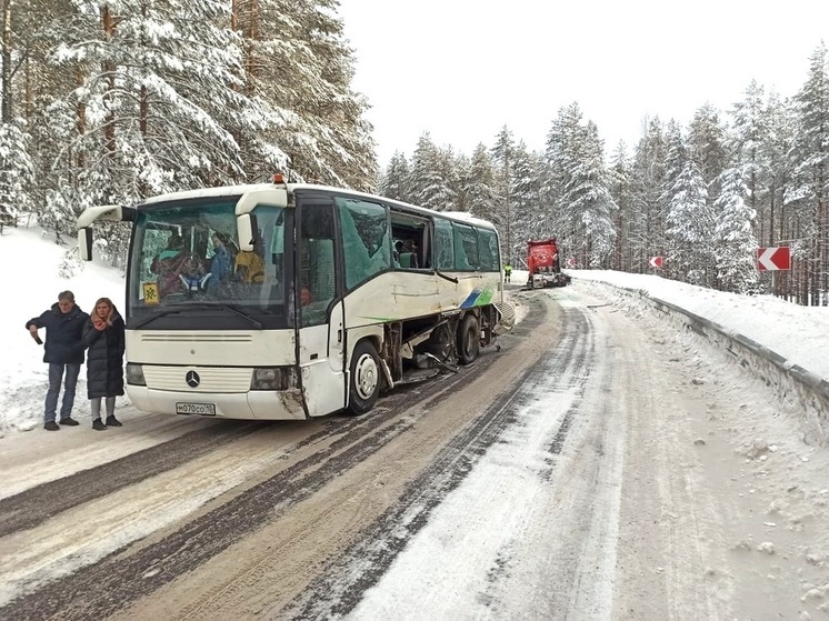 Автобус с детьми столкнулся с грузовиком в Карелии, есть пострадавшие