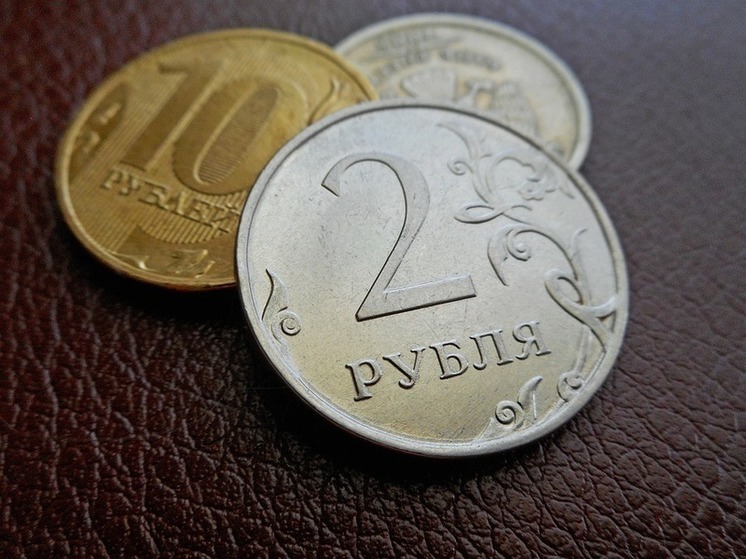 Доллар и евро резко укрепились к рублю