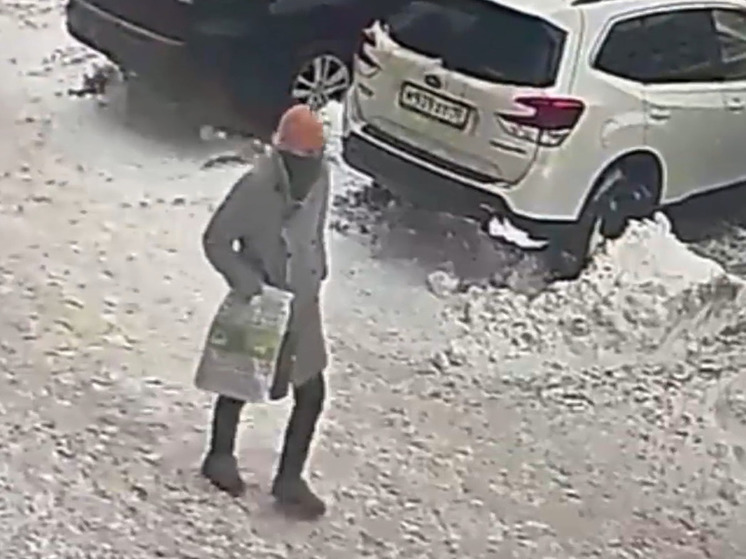 Полиция Петрозаводска разыскивает мужчину в стильном пальто
